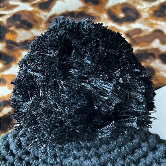 Brand New UGG Black Knit Pom-Pom Beanie Winter Hat Preppy Classic main image 7